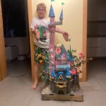 Zamek Disneyland wykonany z papieru przez Filipa i jego mamę